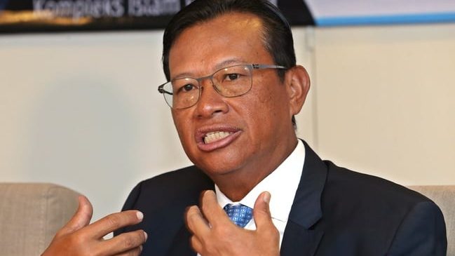 FELDA伦敦酒店风波：前主席阿末沙比里驳斥”1.6亿英镑购入”说法，指安华或遭误导